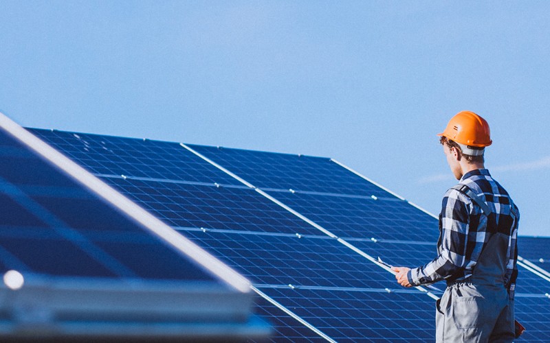 De groei van de zonnepanelen is mooi maar wat komt er achter weg?